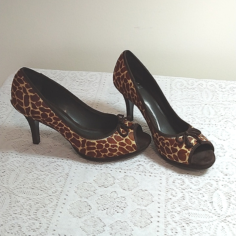 Alex Marie very brand new. no tag. Pumps. Woman Heels Brown and Tan Animal Print